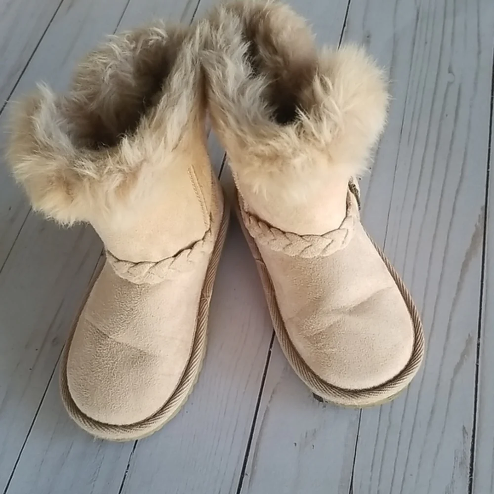Children place boots‎ size 9